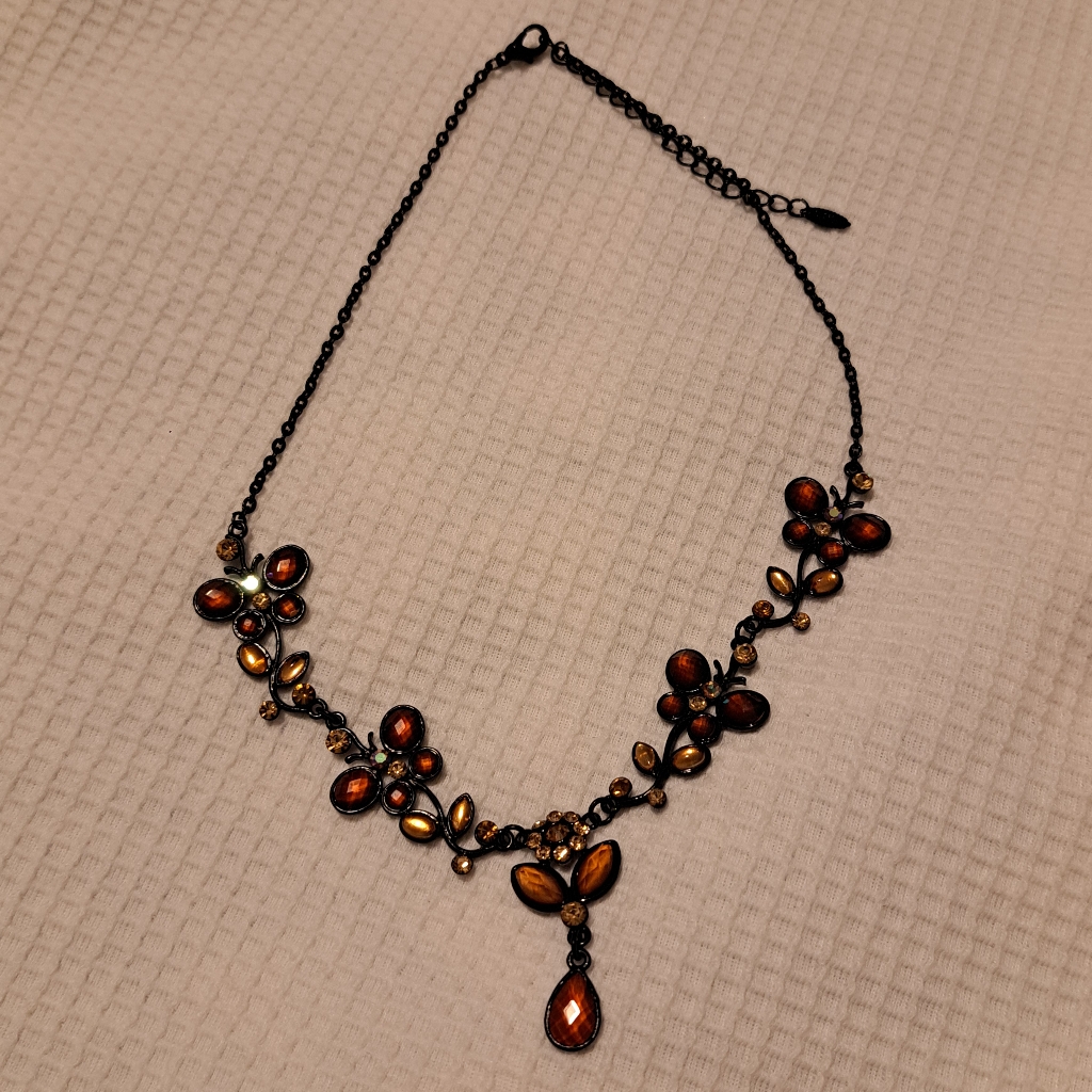 Rhinestone Necklace 104 40$